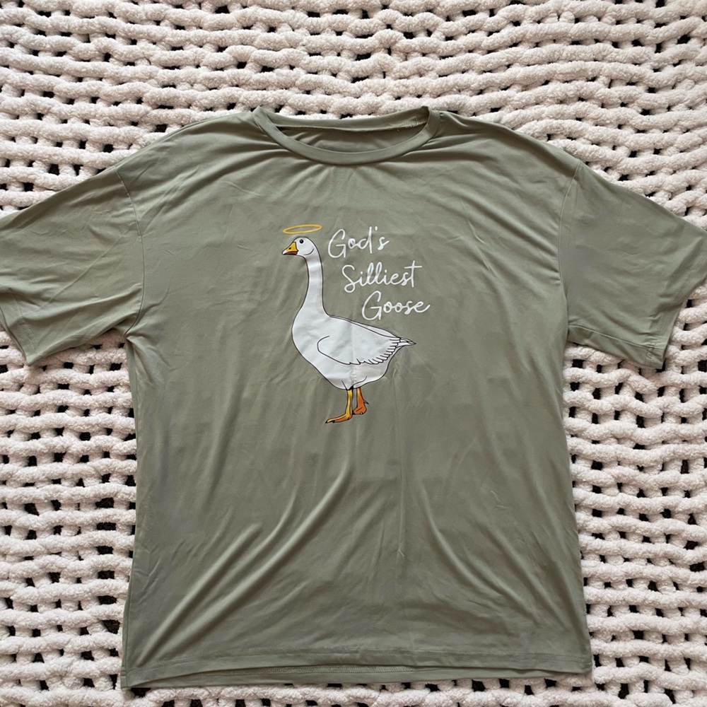 Green Graphic T-Shirt with Goose Print